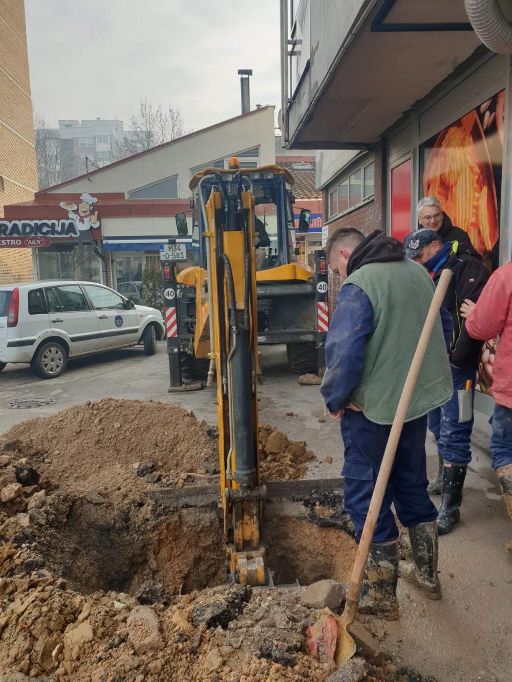 Služba za održavanje vodovodne mreže i objekata:  RADOVI NA VODOVODNOJ MREŽI