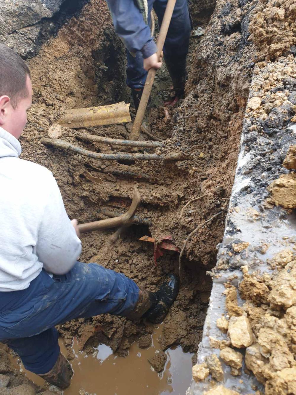Služba za održavanje vodovodne mreže i objekata:  RADOVI NA VODOVODNOJ MREŽI
