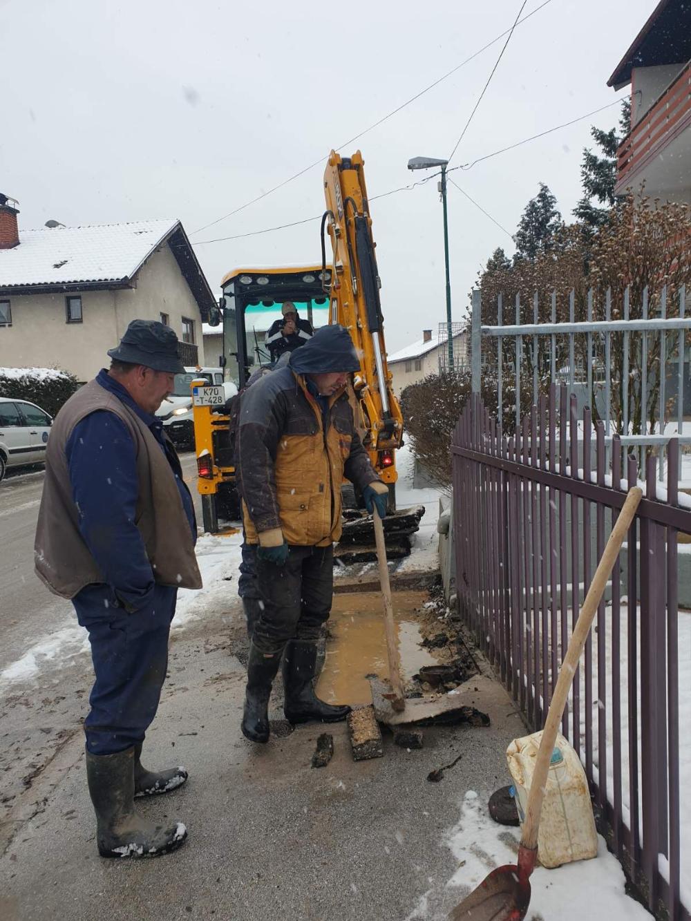 Služba za održavanje vodovodne mreže i objekata:  RADOVI NA VODOVODNOJ MREŽI