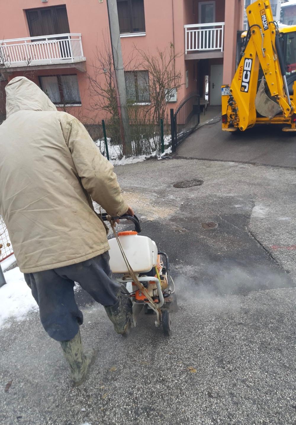 Služba za održavanje vodovodne mreže i objekata:  RADOVI NA VODOVODNOJ MREŽI