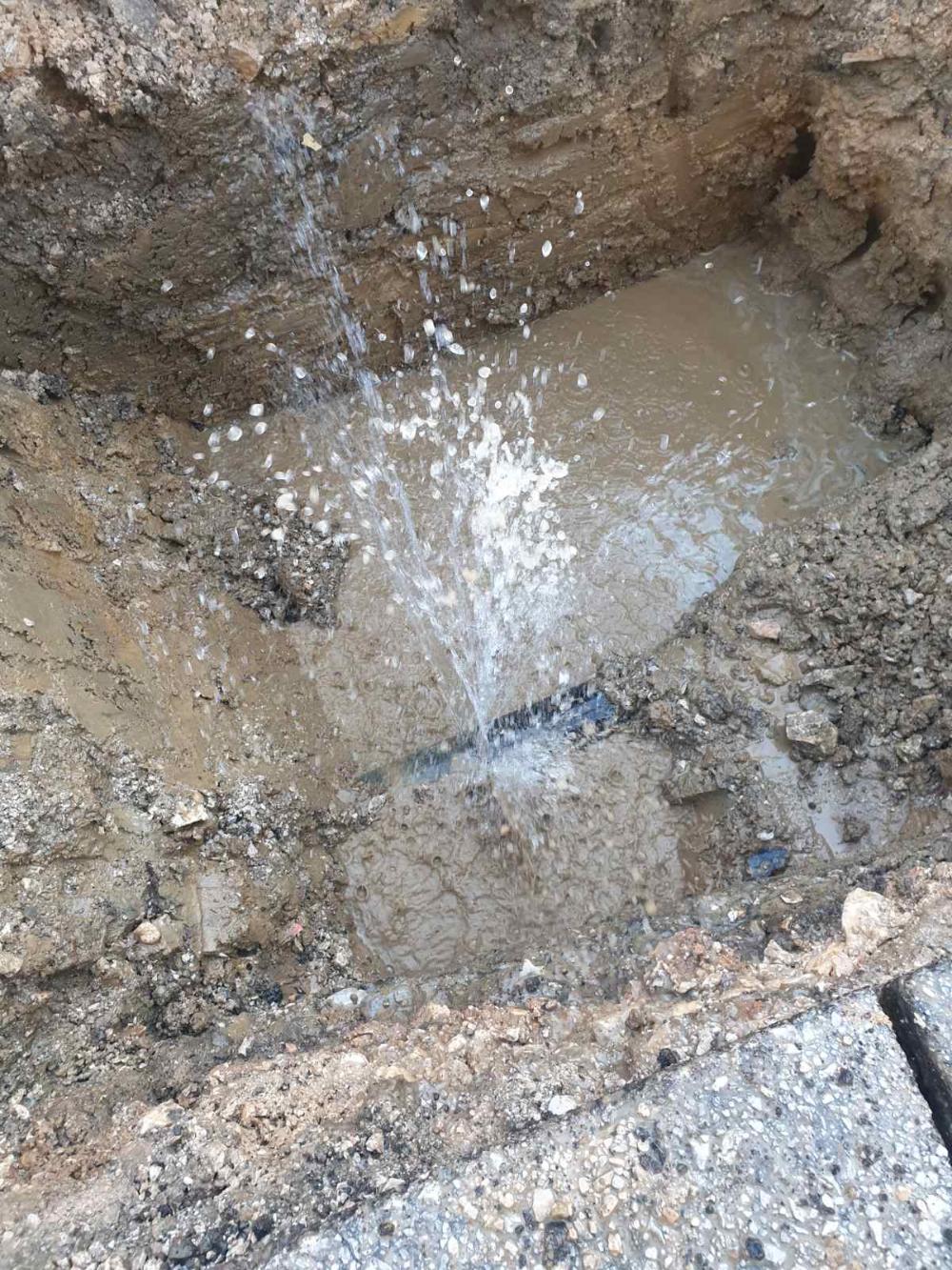Služba za održavanje vodovodne mreže i objekata:  RADOVI NA VODOVODNOJ MREŽI