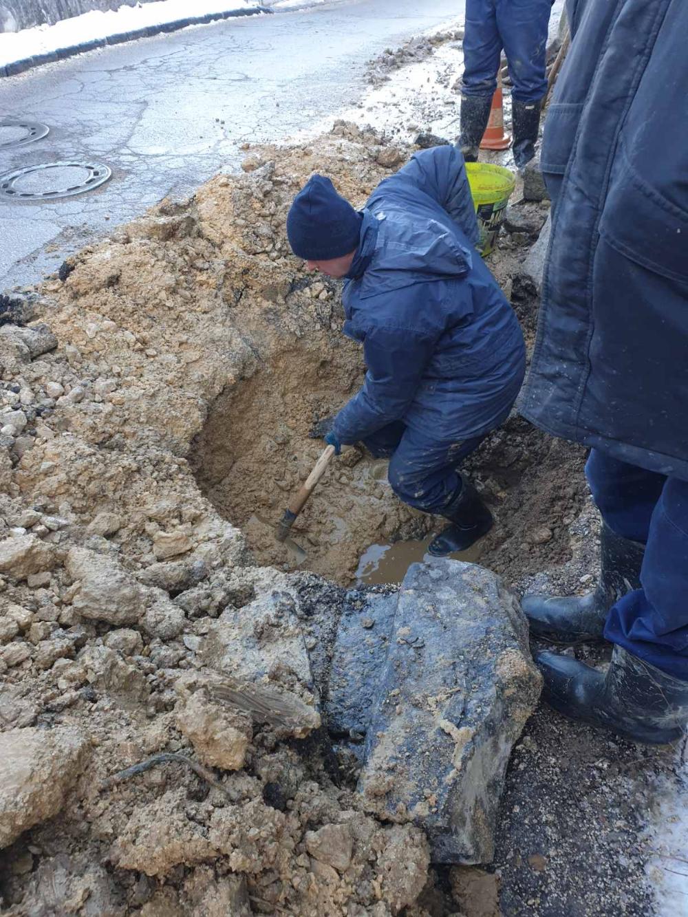 Služba za održavanje vodovodne mreže i objekata:  RADOVI NA VODOVODNOJ MREŽI
