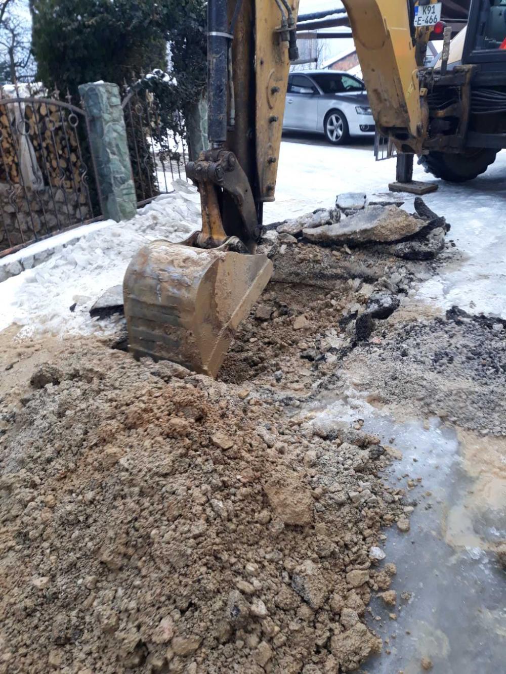 Služba za održavanje vodovodne mreže i objekata:  RADOVI NA VODOVODNOJ MREŽI