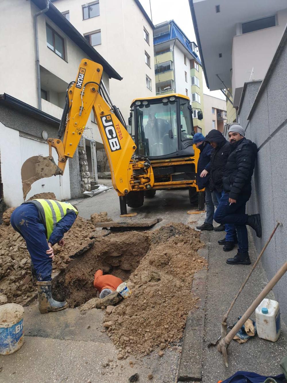 Služba za održavanje vodovodne mreže i objekata:  POPRAVKE KVAROVA NA VODOVODNOJ MREŽI