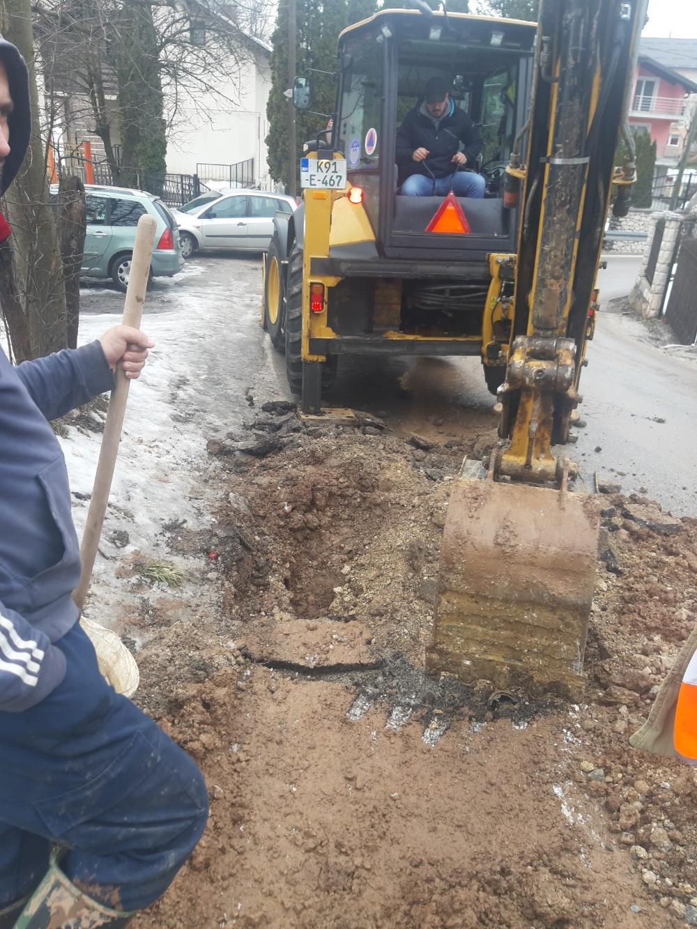 Služba za održavanje vodovodne mreže i objekata:  POPRAVKE KVAROVA NA VODOVODNOJ MREŽI
