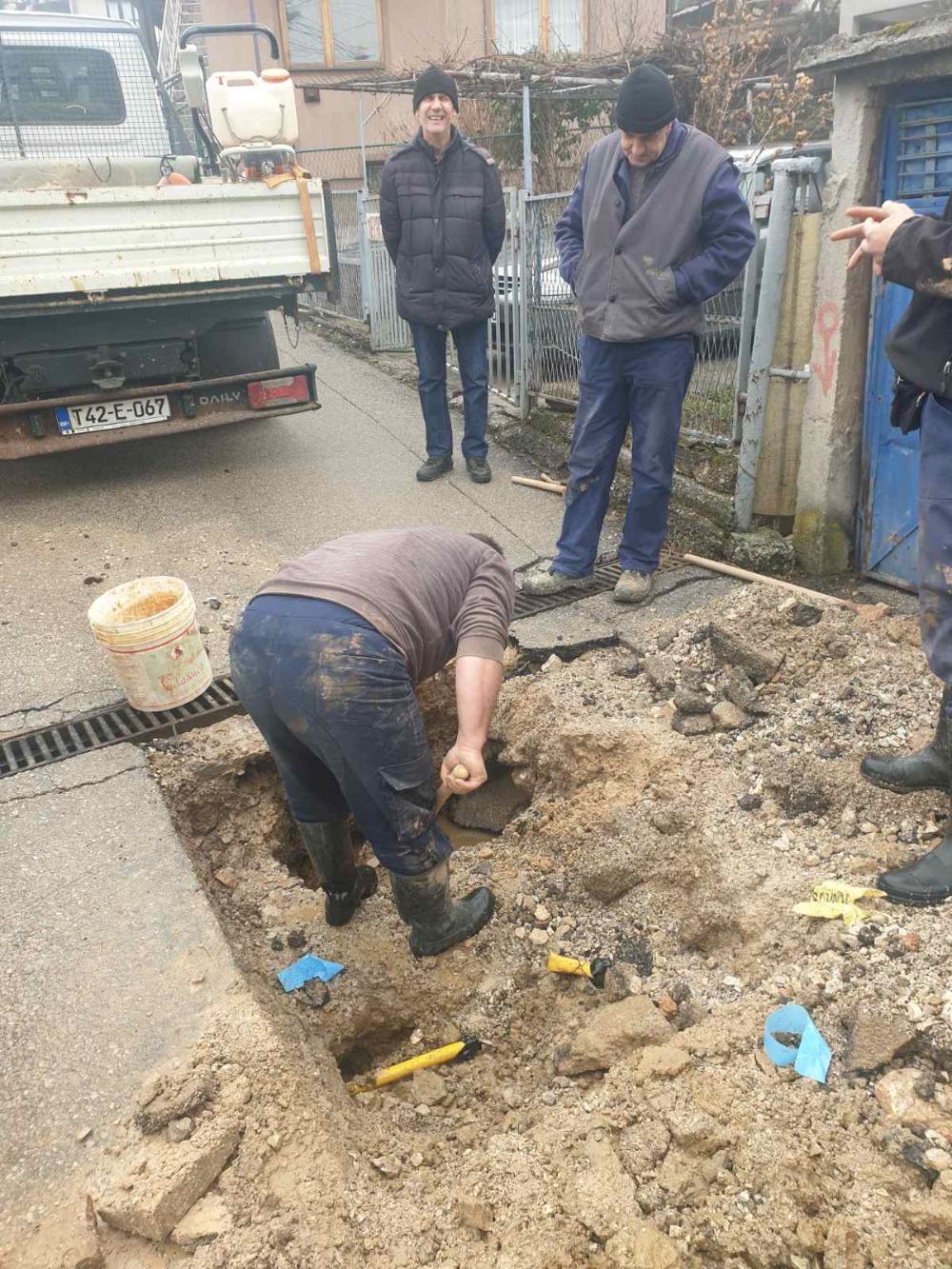 Služba za održavanje vodovodne mreže i objekata:  RADOVI NA VODOVODNOJ MREŽI