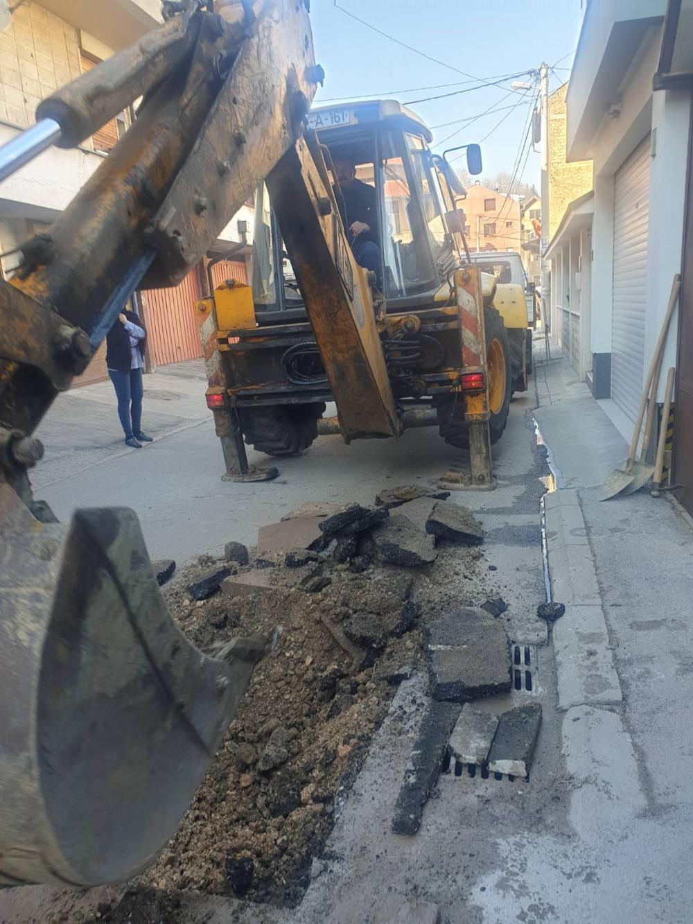 Služba za održavanje vodovodne mreže i objekata:  RADOVI NA VODOVODNOJ MREŽI