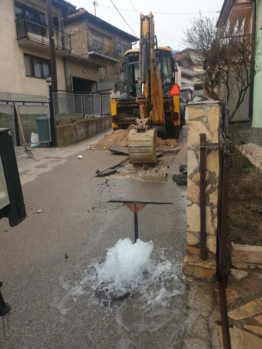 Služba za održavanje vodovodne mreže i objekata:  RADOVI NA VODOVODNOJ MREŽI