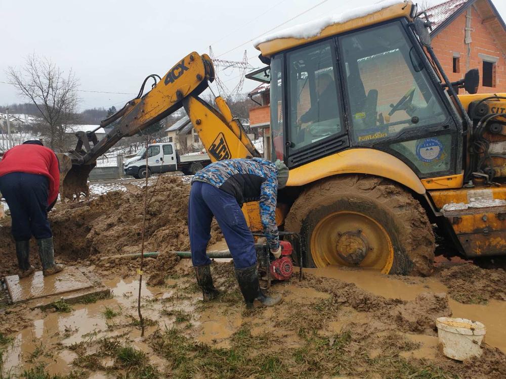 Služba za održavanje vodovodne mreže i objekata:  RADOVI NA VODOVODNOJ MREŽI
