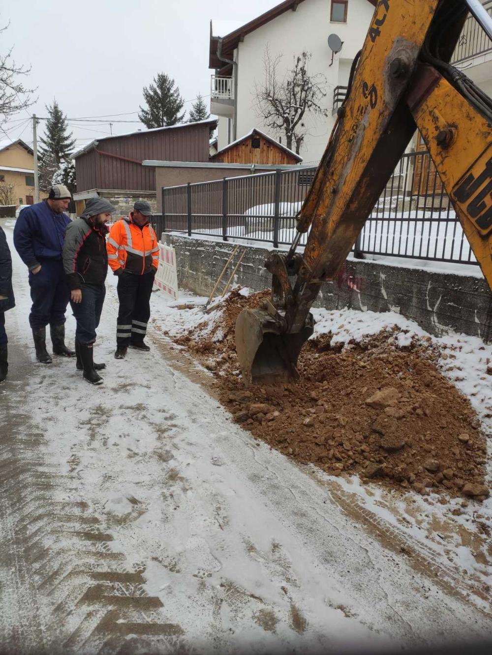 Služba za održavanje vodovodne mreže i objekata:  RADOVI NA VODOVODNOJ MREŽI