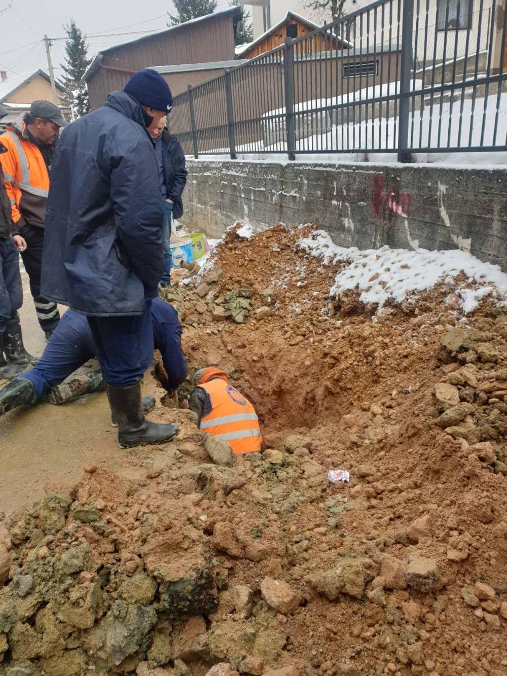 Služba za održavanje vodovodne mreže i objekata:  RADOVI NA VODOVODNOJ MREŽI