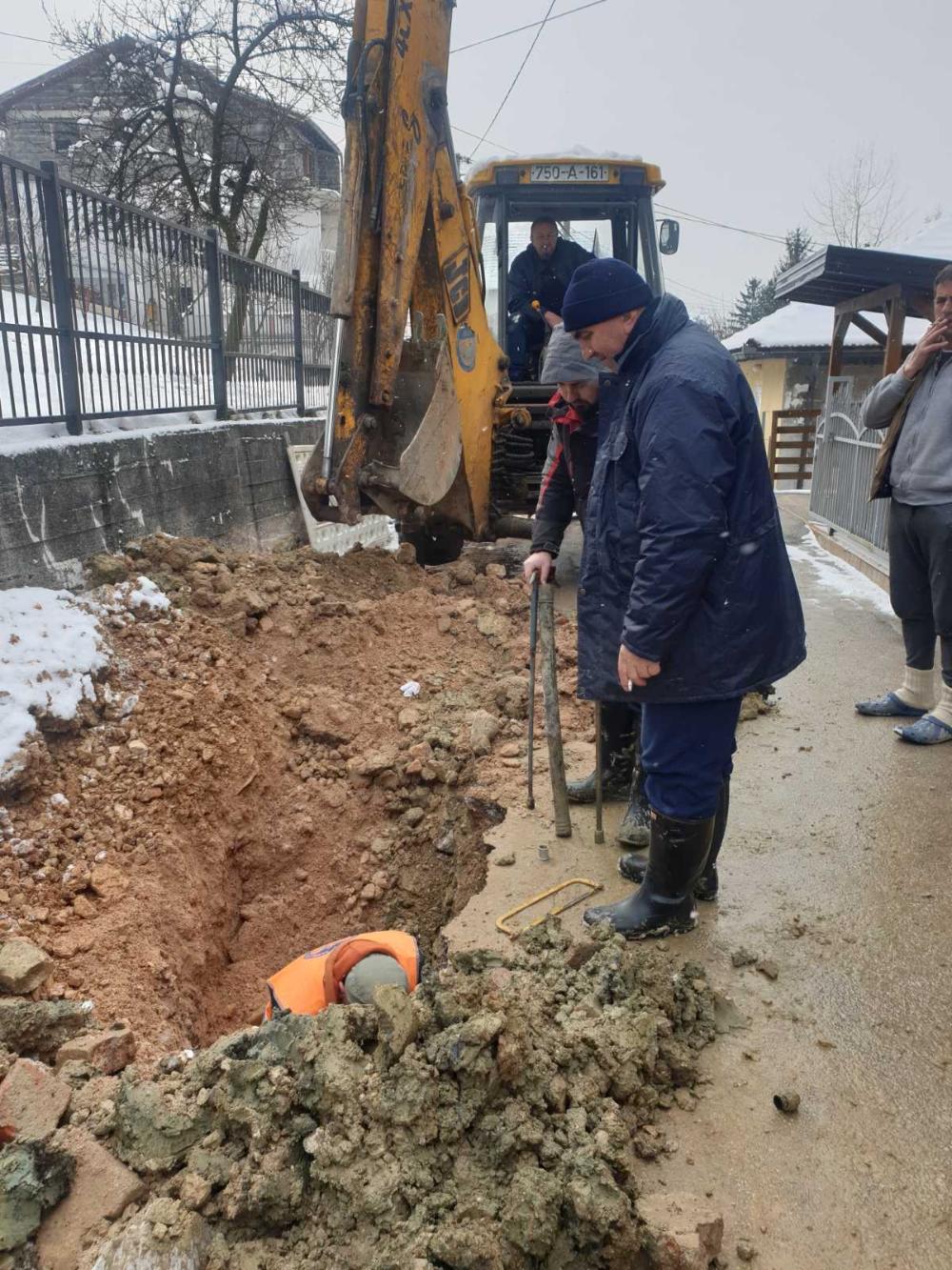 Služba za održavanje vodovodne mreže i objekata:  RADOVI NA VODOVODNOJ MREŽI