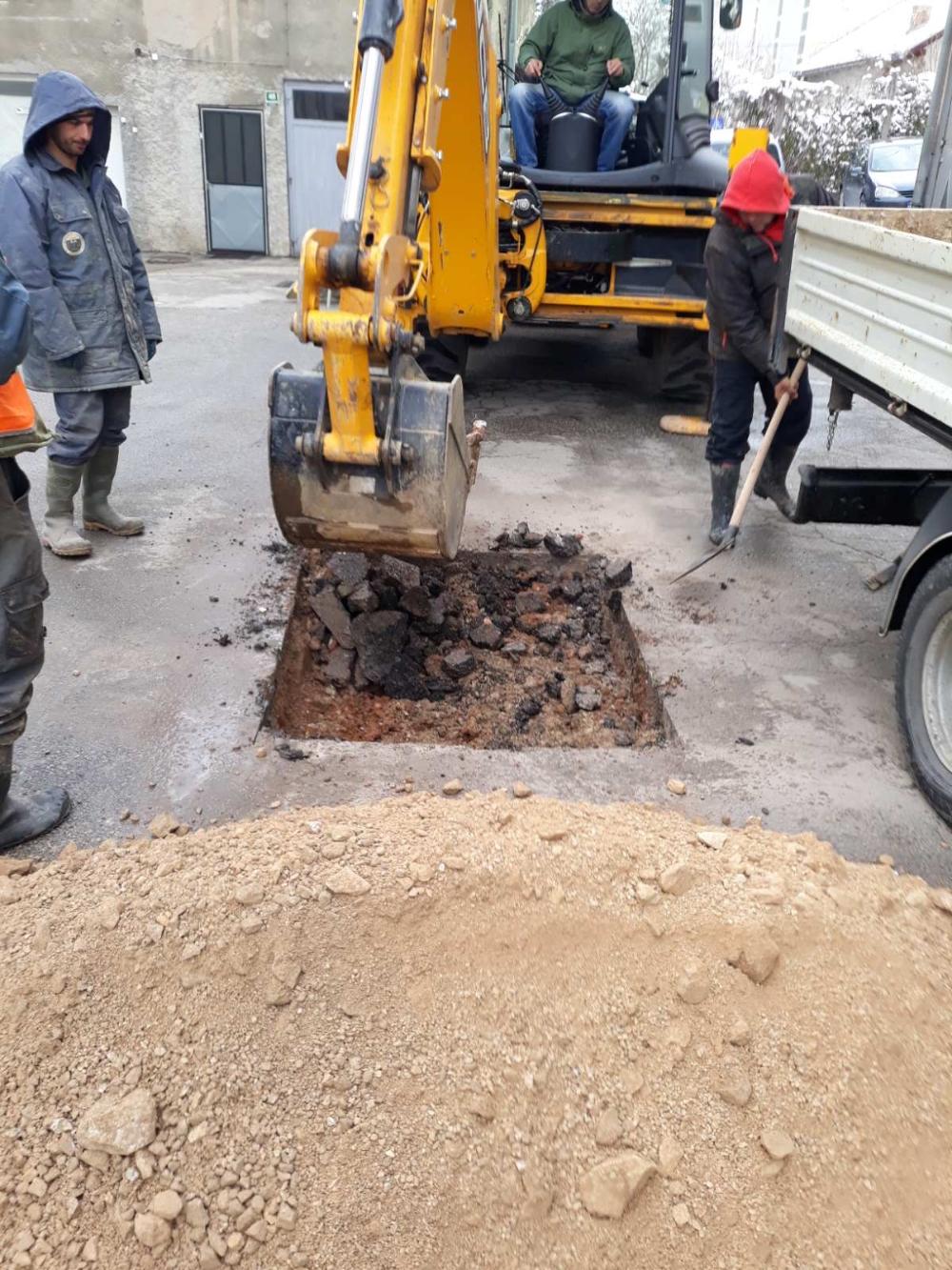 Služba za održavanje vodovodne mreže i objekata:  RADOVI NA VODOVODNOJ MREŽI