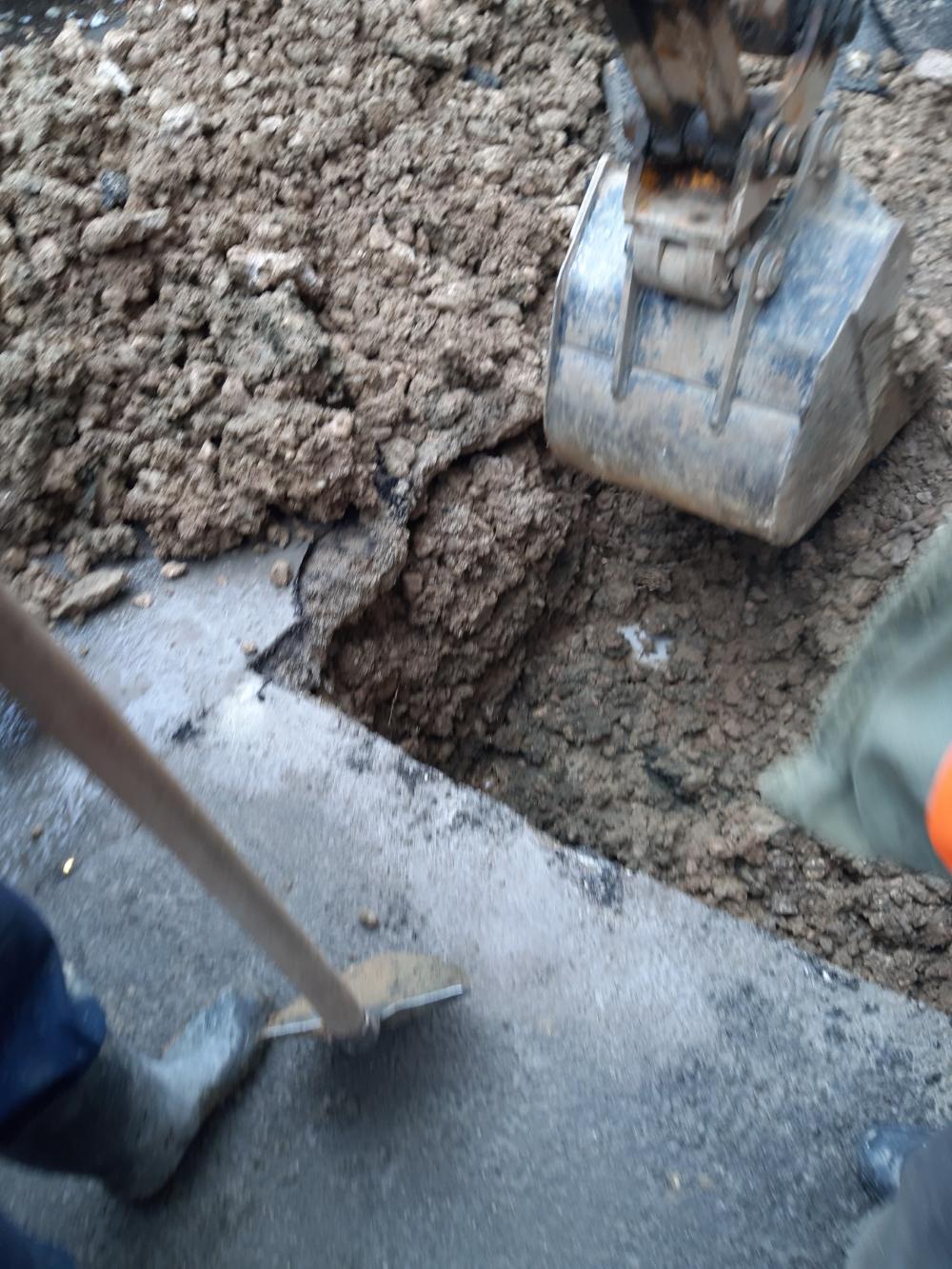 Služba za održavanje vodovodne mreže i objekata:  RADOVI NA VODOVODNOJ MREŽI