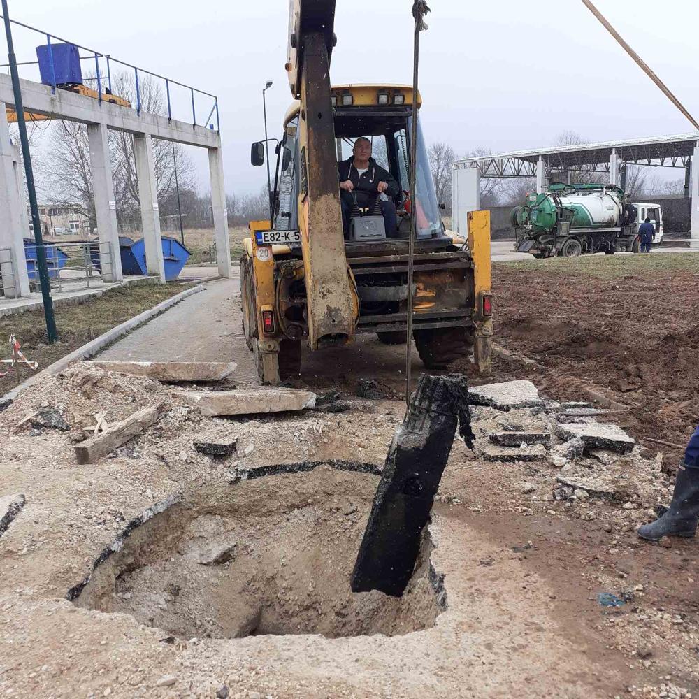 Služba održavanja kanalizacione mreže i objekata: RADOVI NA KANALIZACIONOJ MREŽI