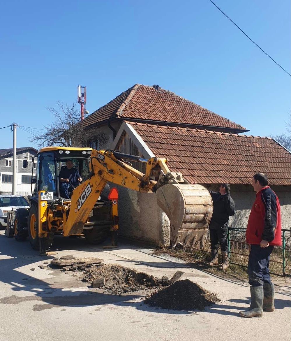 Služba za održavanje vodovodne mreže i objekata:  RADOVI NA VODOVODNOJ MREŽI