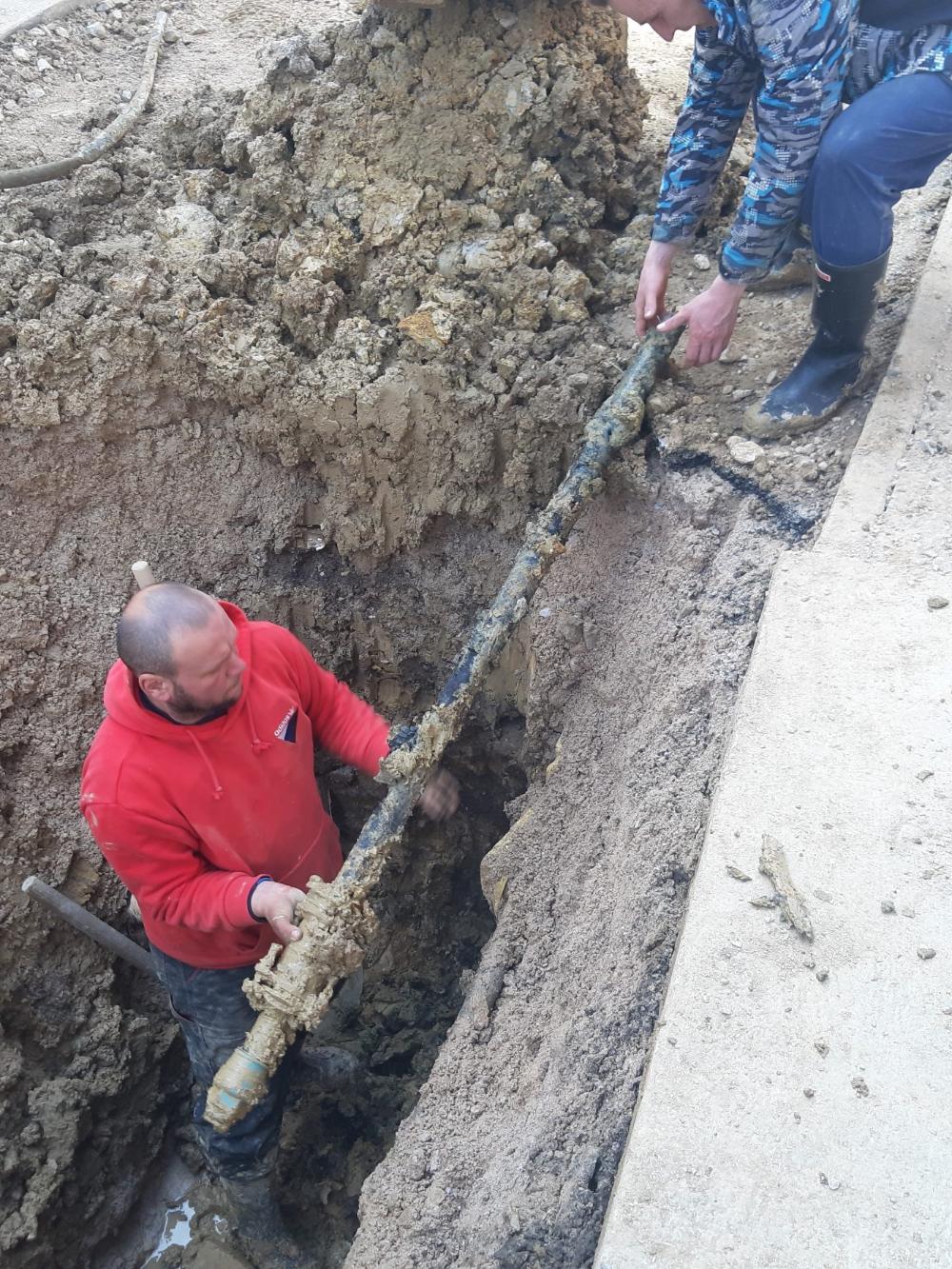 Služba za održavanje vodovodne mreže i objekata:  RADOVI NA VODOVODNOJ MREŽI