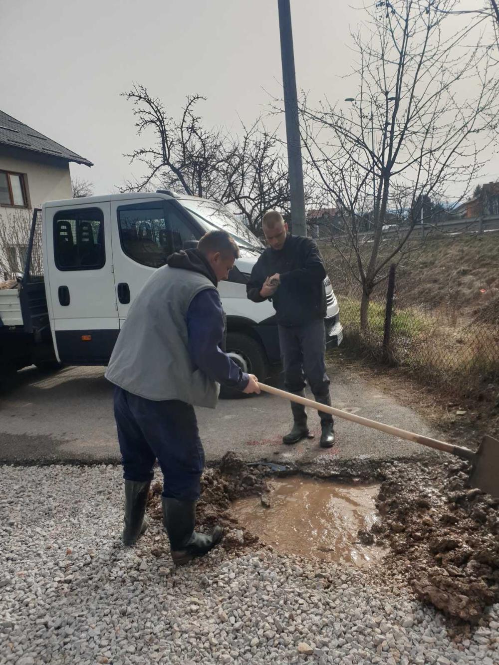 Služba za održavanje vodovodne mreže i objekata:  RADOVI NA VODOVODNOJ MREŽI