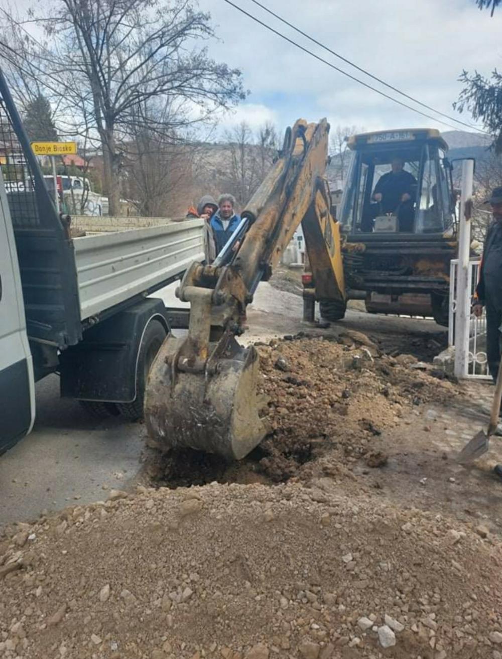 Služba za održavanje vodovodne mreže i objekata:  RADOVI NA VODOVODNOJ MREŽI
