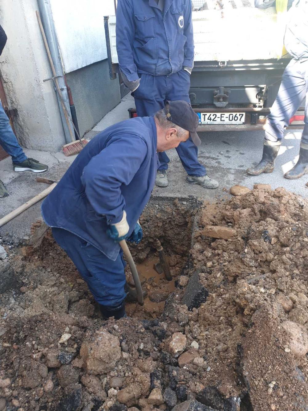 Služba za održavanje vodovodne mreže i objekata:  RADOVI NA VODOVODNOJ MREŽI