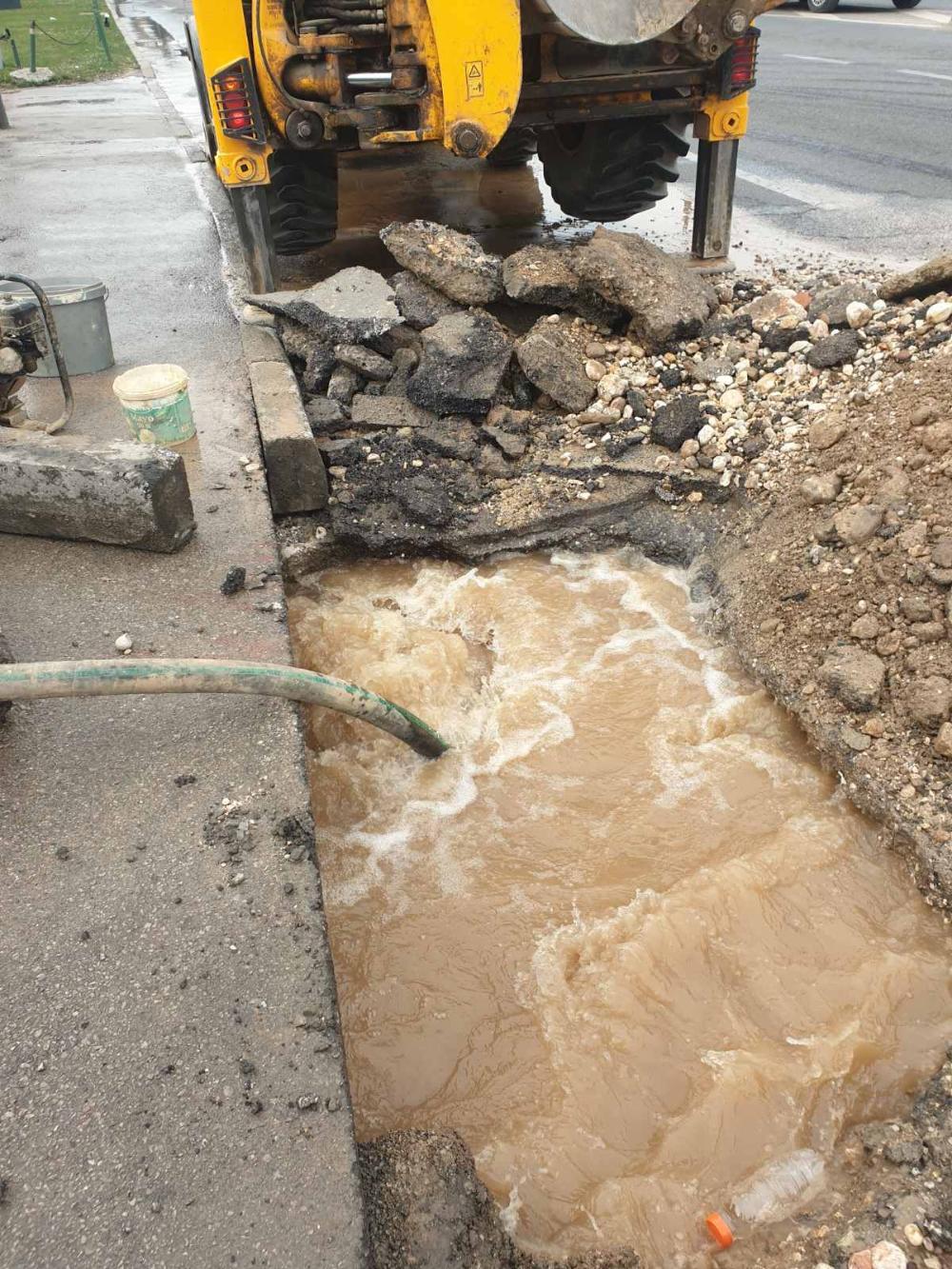 Služba za održavanje vodovodne mreže i objekata:  RADOVI NA VODOVODNOJ MREŽI