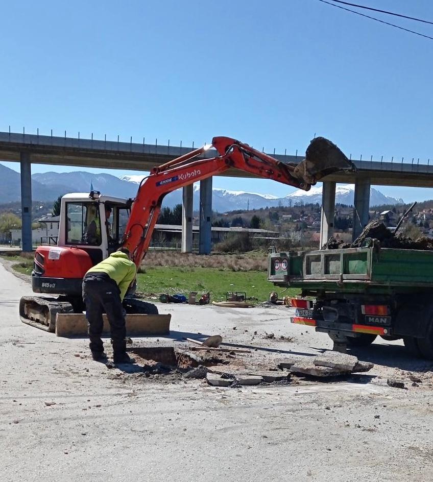 Služba za održavanje vodovodne mreže i objekata:  RADOVI NA VODOVODNOJ MREŽI