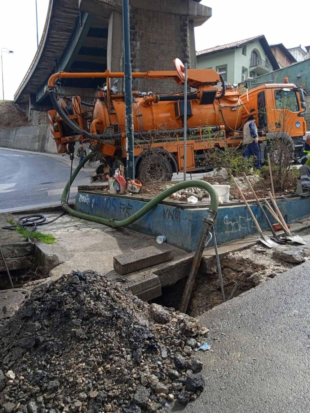 Služba održavanja kanalizacione mreže i objekata: RADOVI NA KANALIZACIONOJ MREŽI
