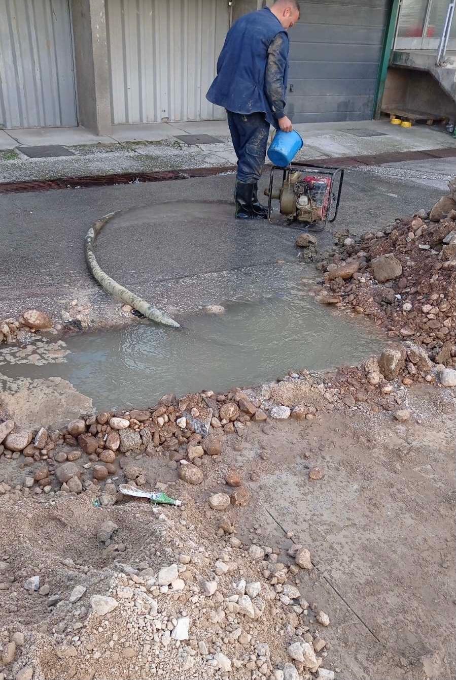 Služba za održavanje vodovodne mreže i objekata:  RADOVI NA VODOVODNOJ MREŽI