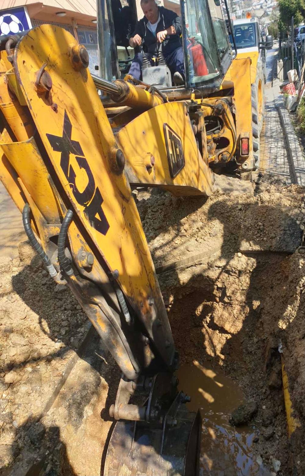 Služba za održavanje vodovodne mreže i objekata:  RADOVI NA VODOVODNOJ MREŽI