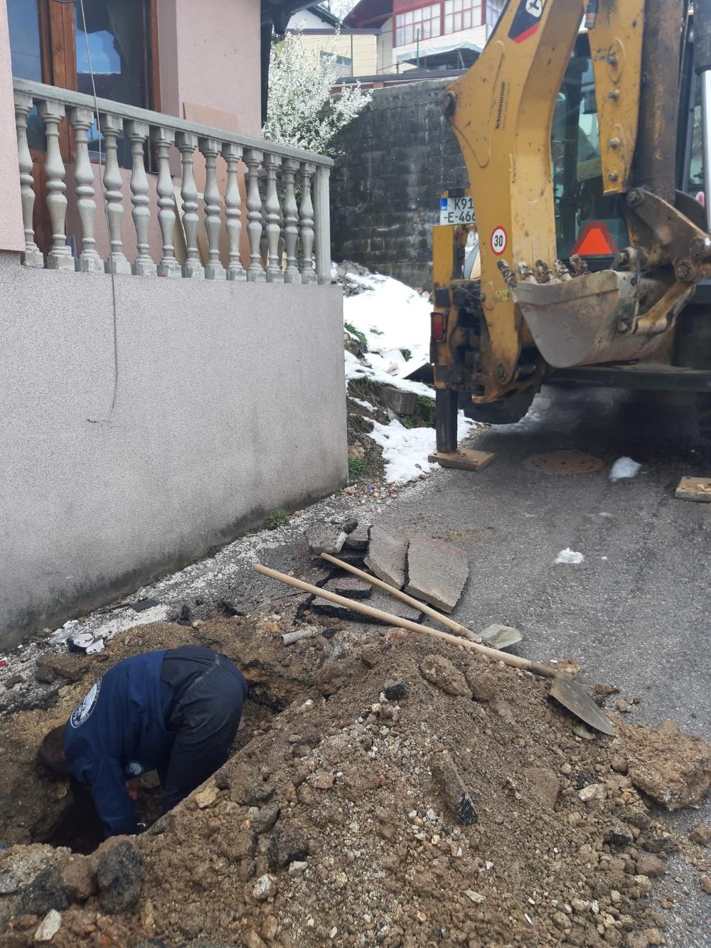 Služba za održavanje vodovodne mreže i objekata:  RADOVI NA VODOVODNOJ MREŽI