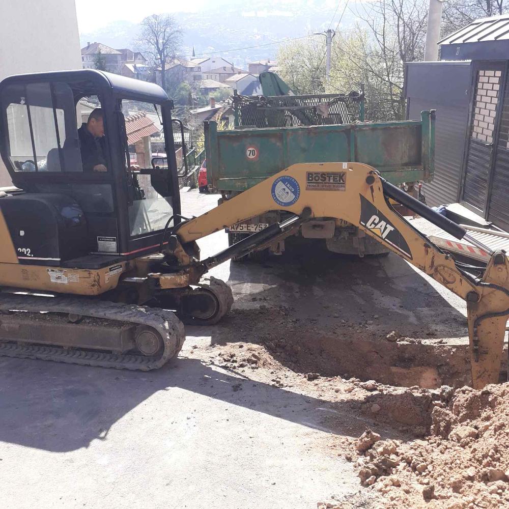 Služba održavanja kanalizacione mreže i objekata:  RADOVI NA KANALIZACIONOJ MREŽI