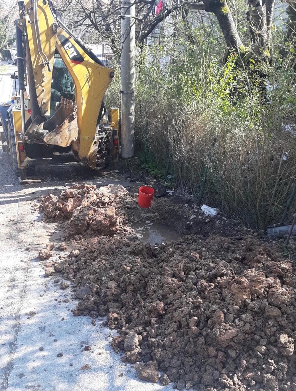 Služba za održavanje vodovodne mreže i objekata:  RADOVI NA VODOVODNOJ MREŽI