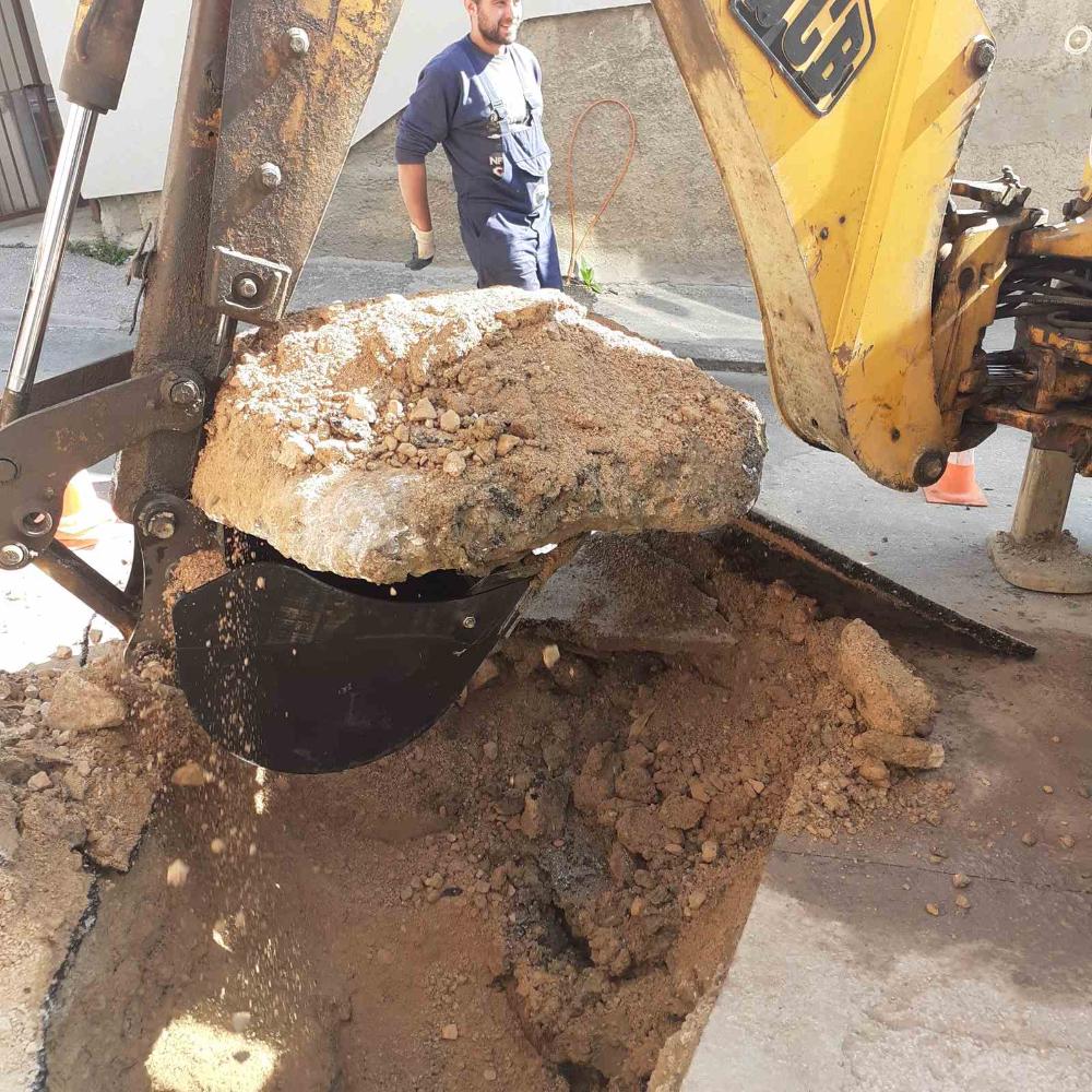 Služba održavanja kanalizacione mreže i objekata:  RADOVI NA KANALIZACIONOJ MREŽI