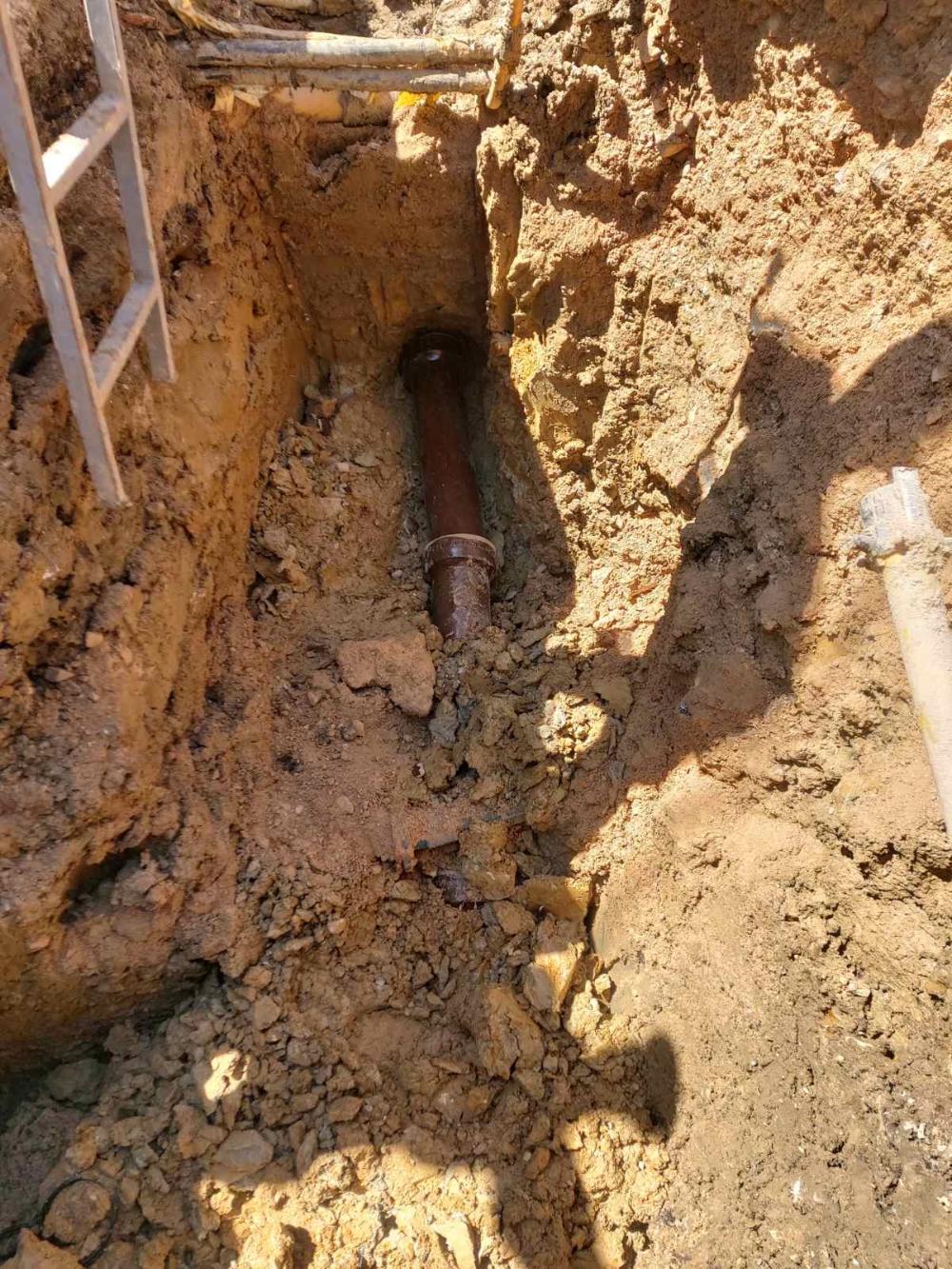 Služba održavanja kanalizacione mreže i objekata:  RADOVI NA KANALIZACIONOJ MREŽI