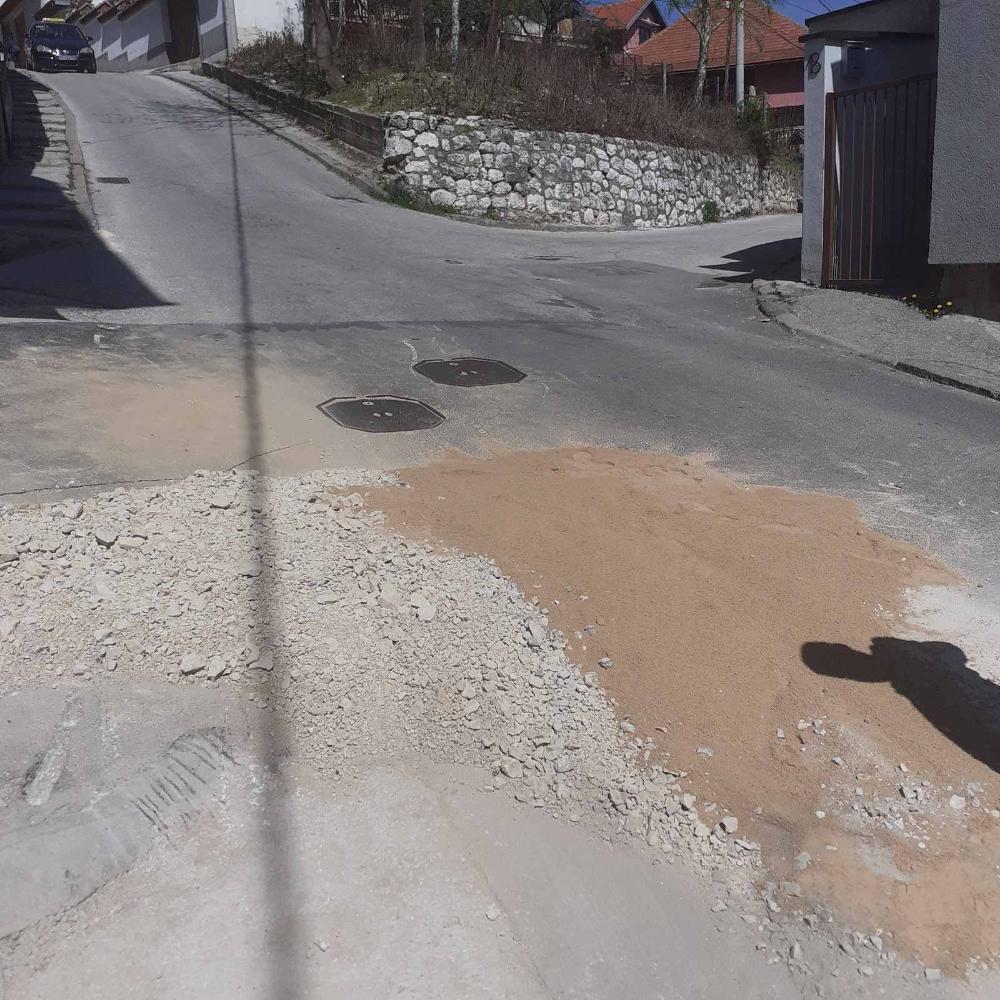Služba održavanja kanalizacione mreže i objekata:  RADOVI NA KANALIZACIONOJ MREŽI