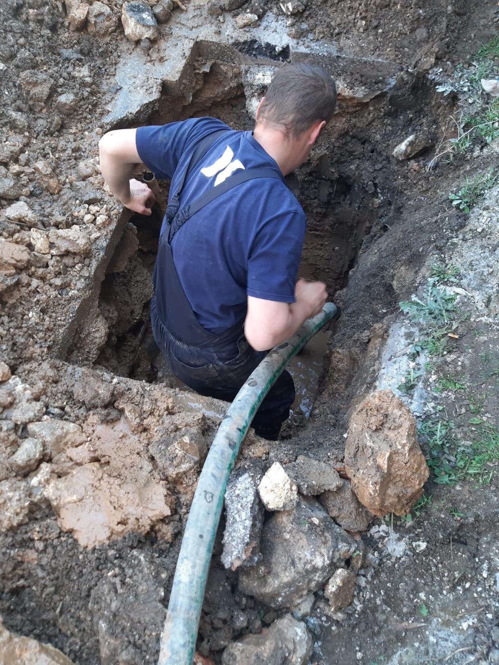 Služba za održavanje vodovodne mreže i objekata:  RADOVI NA VODOVODNOJ MREŽI