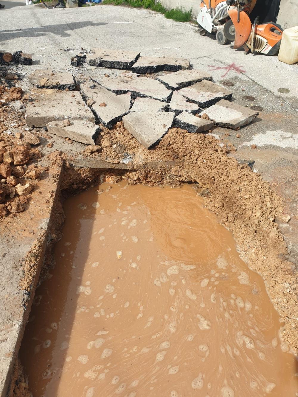Služba za održavanje vodovodne mreže i objekata:  RADOVI NA VODOVODNOJ MREŽI