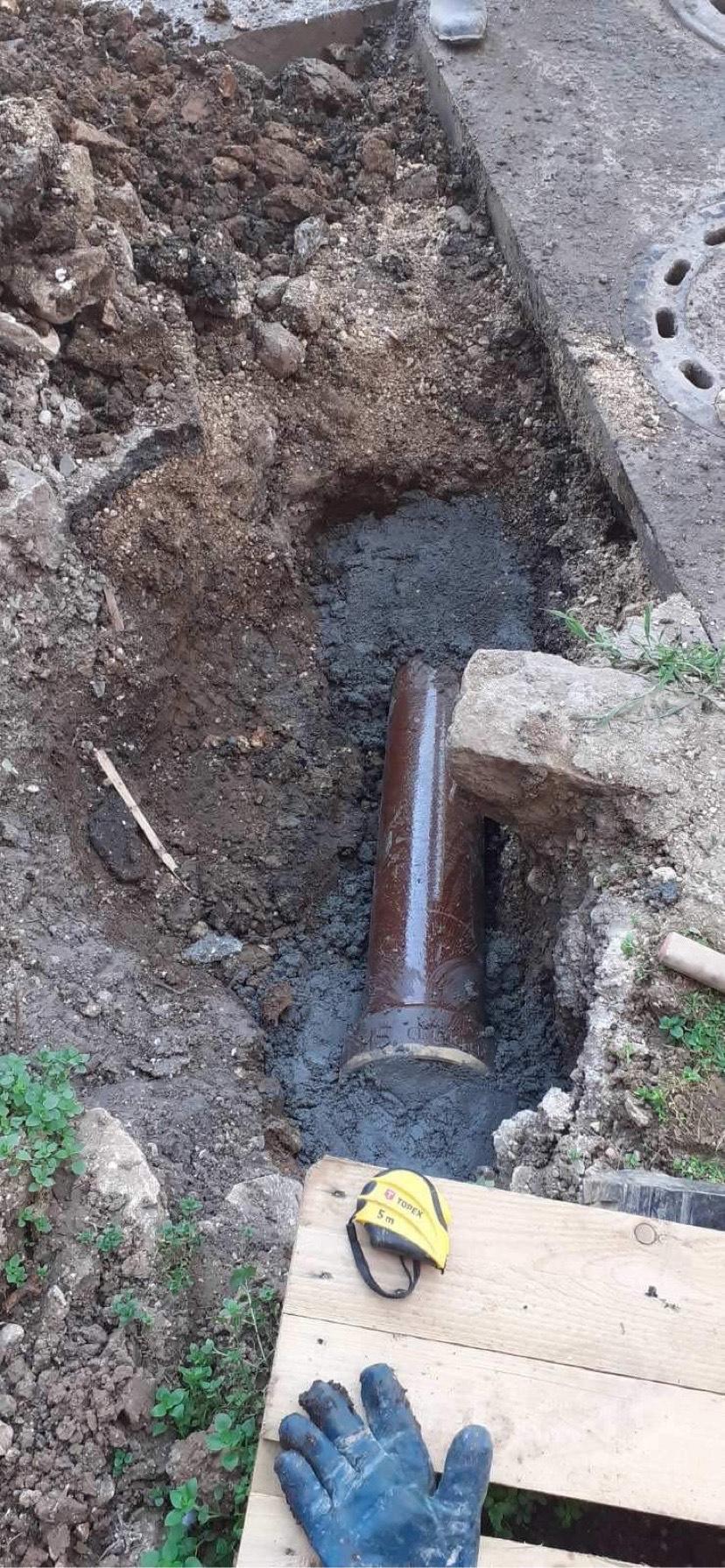Služba održavanja kanalizacione mreže i objekata:  RADOVI NA KANALIZACIONOJ MREŽI