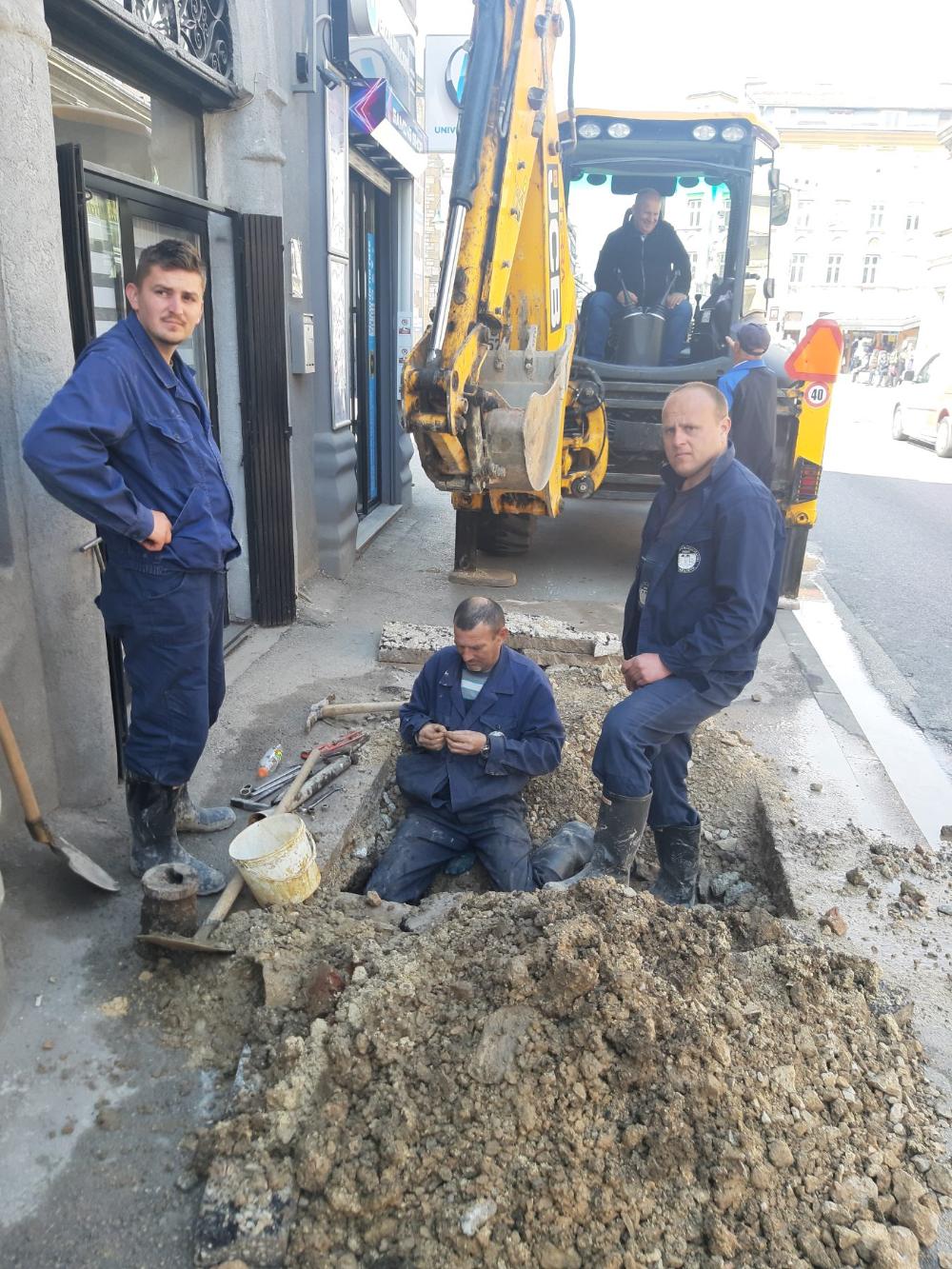 Služba za održavanje vodovodne mreže i objekata:  POPRAVKE KVAROVA NA VODOVODNOJ MREŽI