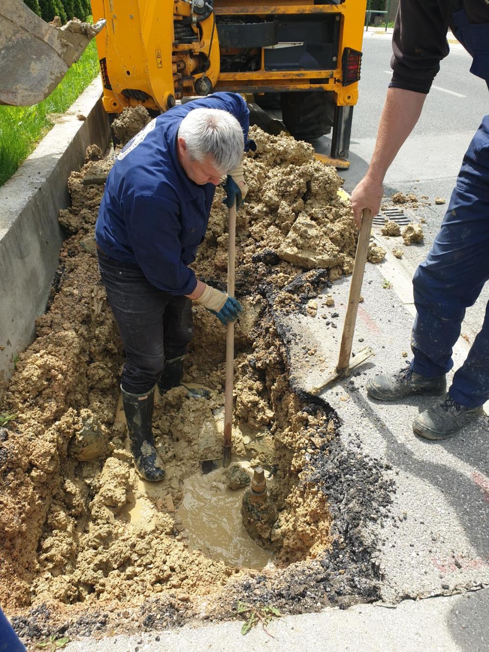 Služba za održavanje vodovodne mreže i objekata:  POPRAVKE KVAROVA NA VODOVODNOJ MREŽI