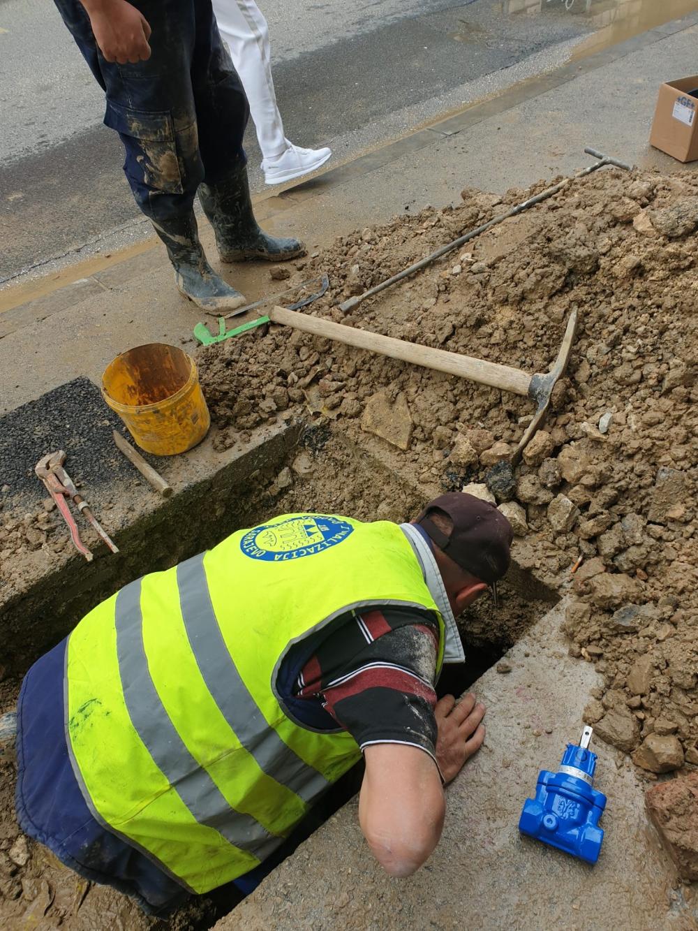 Služba za održavanje vodovodne mreže i objekata:  RADOVI NA VODOVODNOJ MREŽI