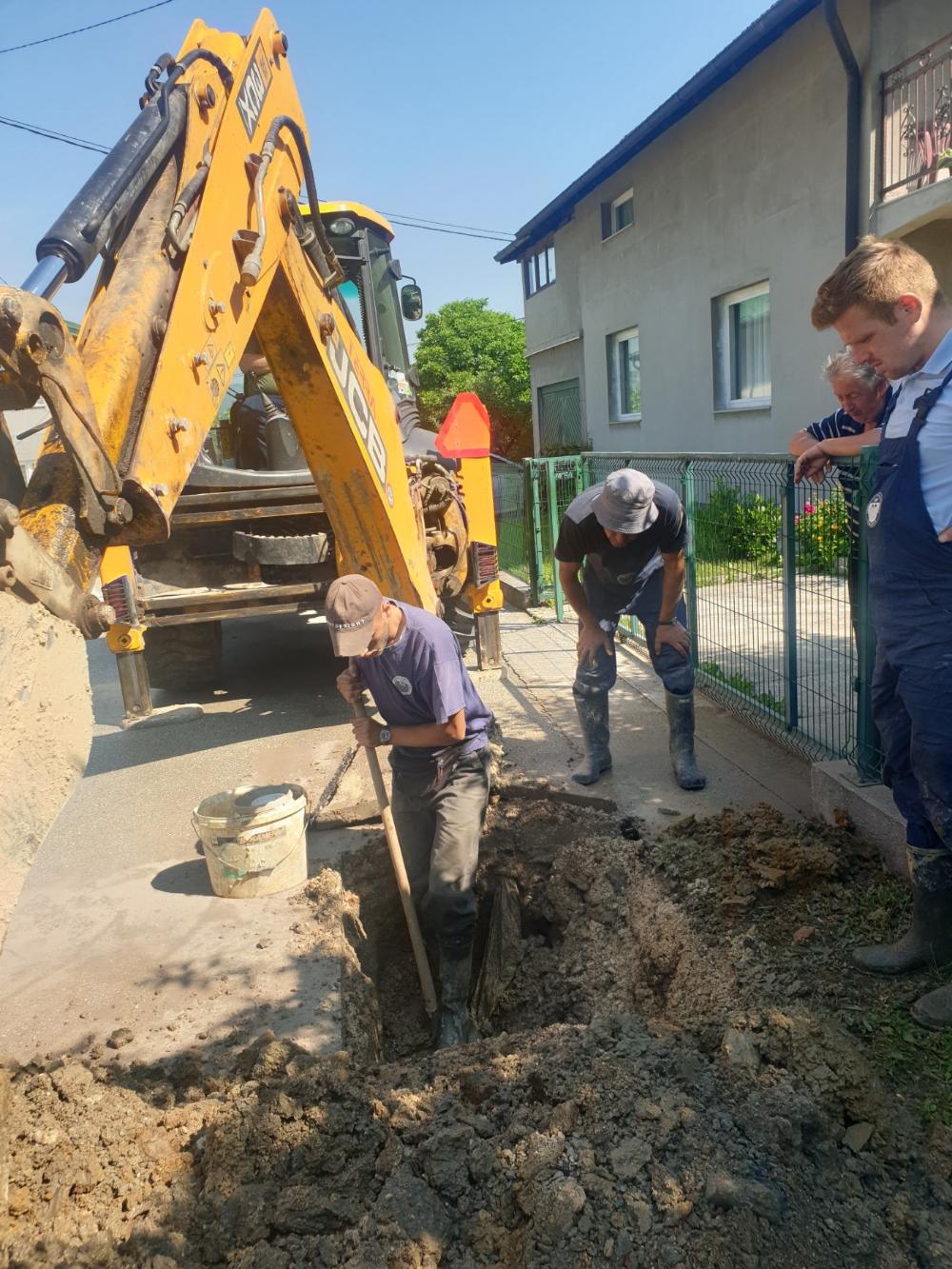 Služba za održavanje vodovodne mreže i objekata:  RADOVI NA VODOVODNOJ MREŽI