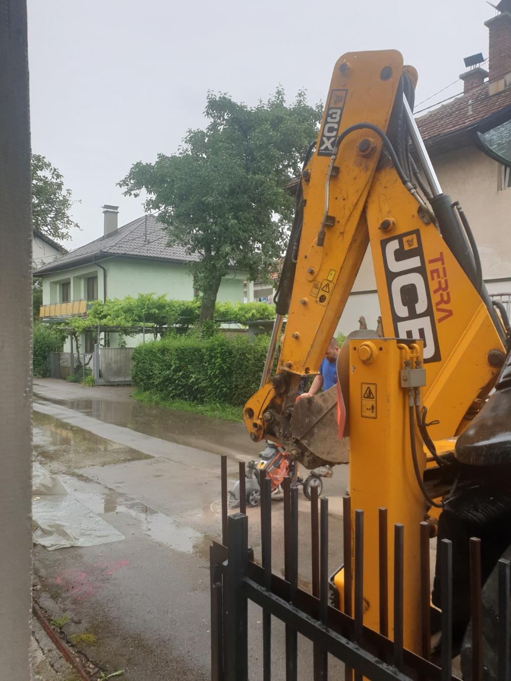 Služba za održavanje vodovodne mreže i objekata:  RADOVI NA VODOVODNOJ MREŽI
