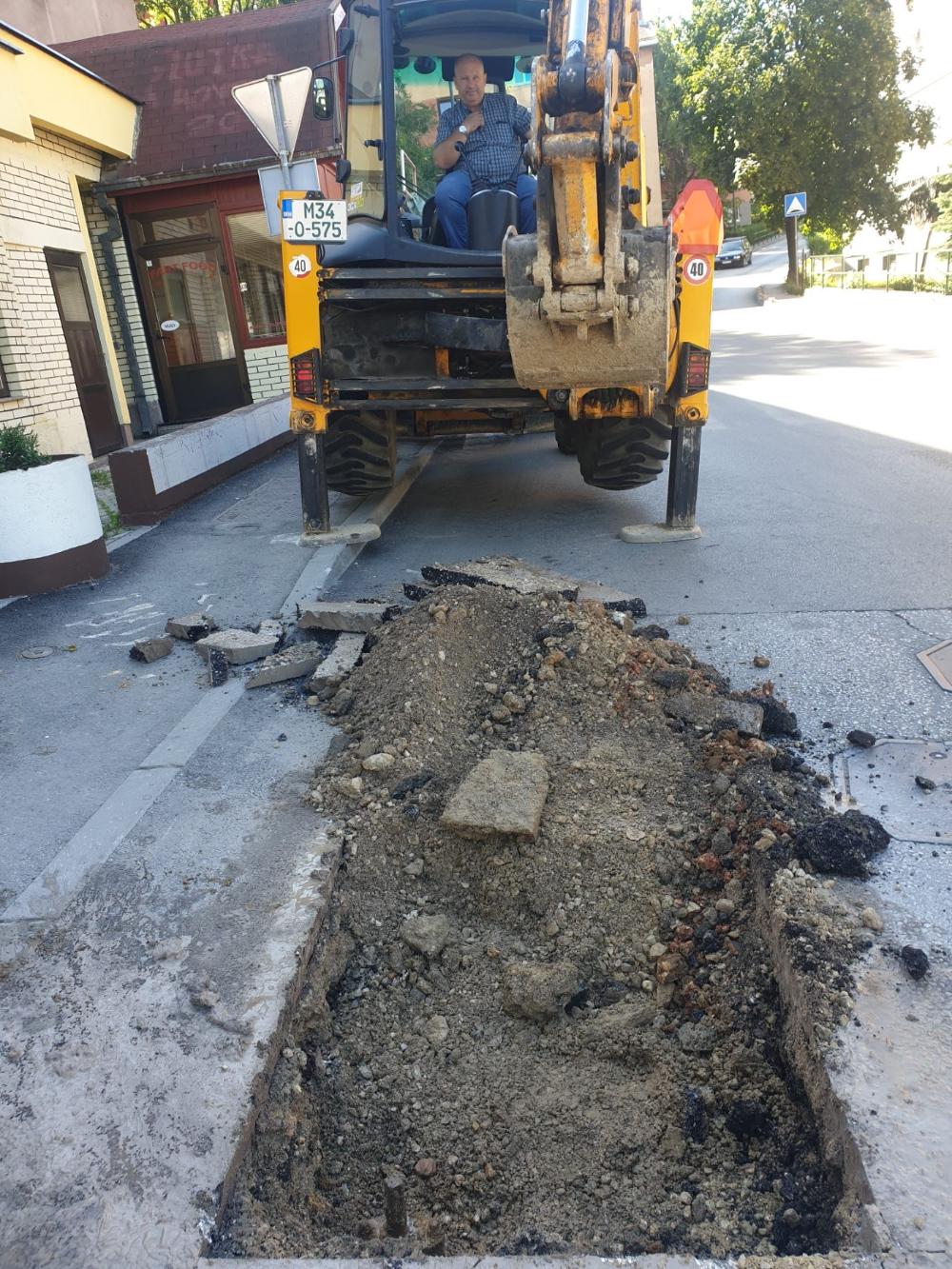 Služba za održavanje vodovodne mreže i objekata:  RADOVI NA VODOVODNOJ MREŽI