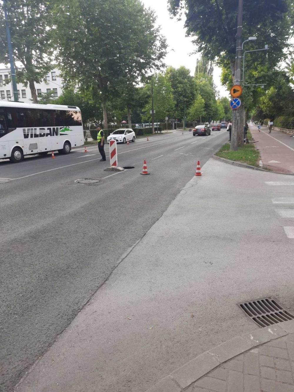 U ulici Alipašina:  SANIRANA  OŠTEĆENJA NA PODZEMNIM INSTALACIJAMA I SAOBRAĆAJNICI