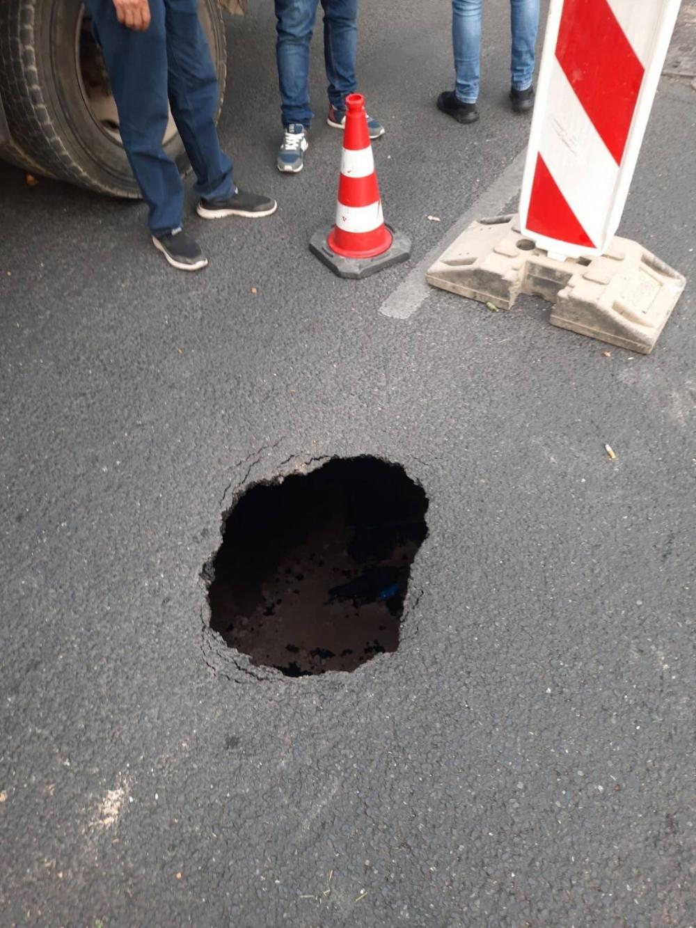 U ulici Alipašina:  SANIRANA  OŠTEĆENJA NA PODZEMNIM INSTALACIJAMA I SAOBRAĆAJNICI
