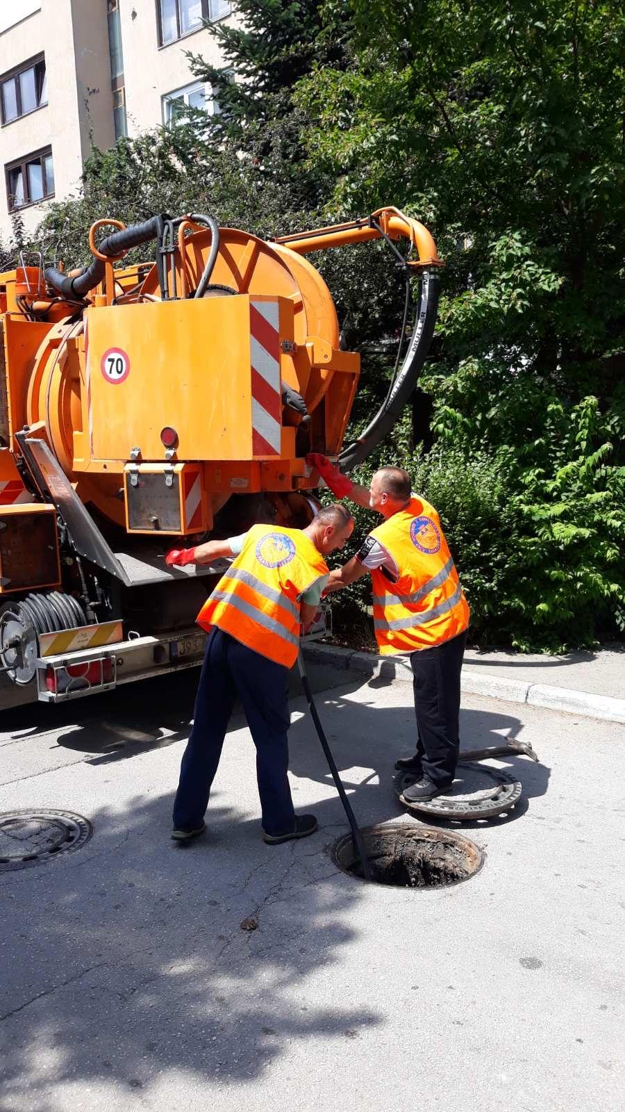 Služba održavanja kanalizacione mreže i objekata:  RADOVI NA KANALIZACIONOJ MREŽI