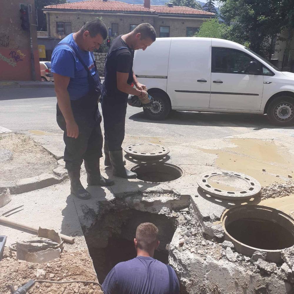Služba održavanja kanalizacione mreže i objekata:  RADOVI NA KANALIZACIONOJ MREŽI
