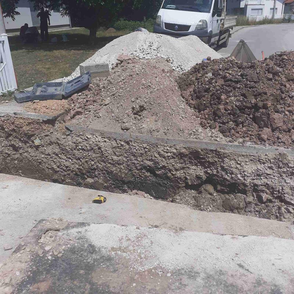 Služba održavanja kanalizacione mreže i objekata:  RADOVI NA KANALIZACIONOJ MREŽI