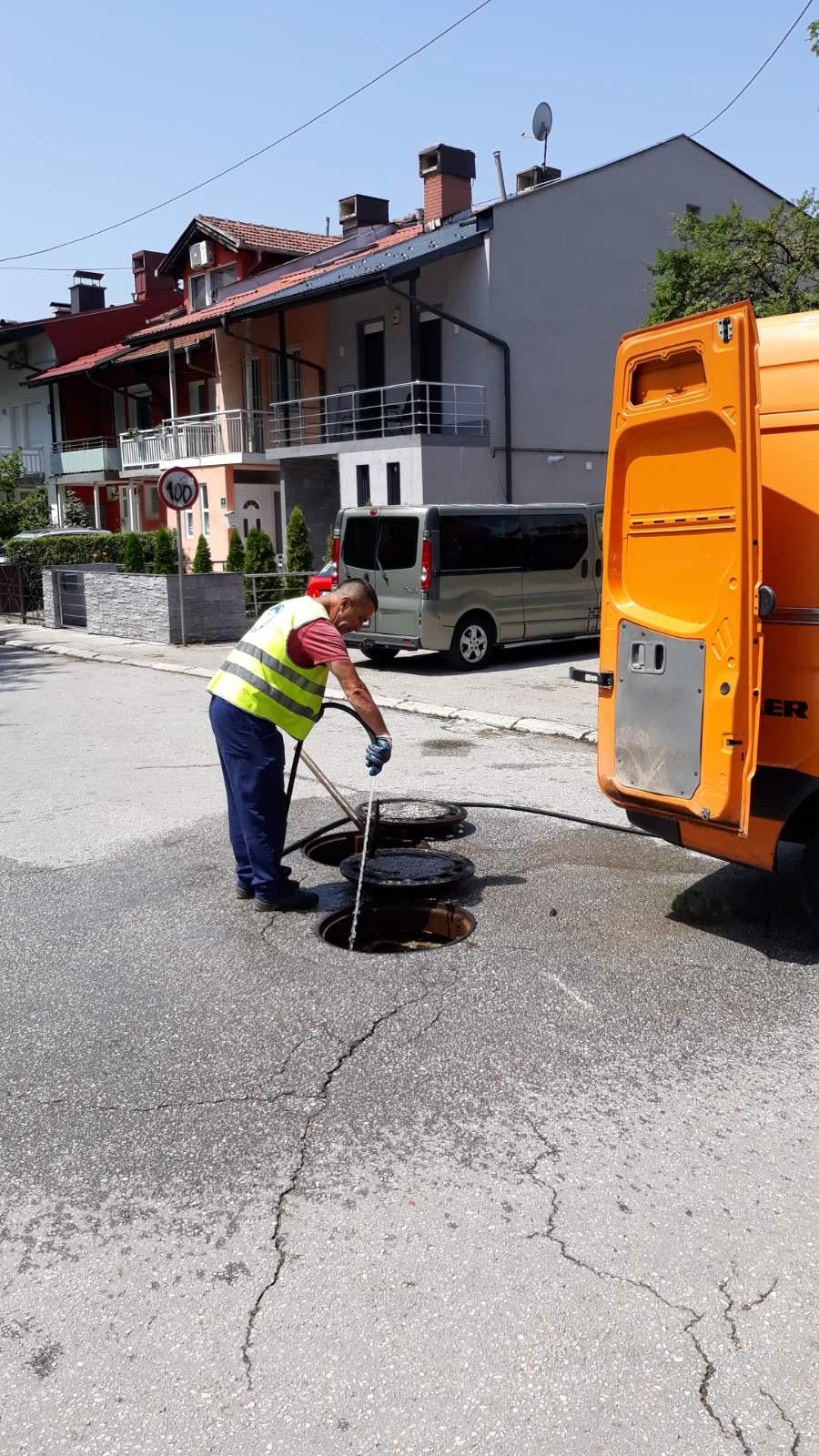 Služba održavanja kanalizacione mreže i objekata:  RADOVI NA KANALIZACIONOJ MREŽI